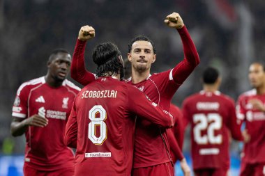 Liverpool 'dan Dominik Szoboszlai, Liverpool' dan Curtis Jones ile birlikte UEFA Şampiyonlar Ligi Maçı 'nda skor yapıyor ve kutluyor. 8 Eintracht Frankfurt' un Liverpool 'a karşı oynadığı Deutsche Bank Park, Frankfurt, Almanya, 22 Ekim 2025 