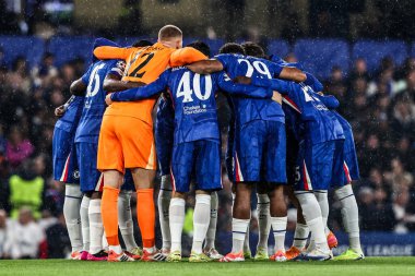 Chelsea, UEFA Şampiyonlar Ligi Maçı 'nda takım olarak bir araya geldi. Maçın 3' ünde Chelsea, Ajax 'a karşı Stamford Köprüsü, Londra, Birleşik Krallık, 22 Ekim 2025 