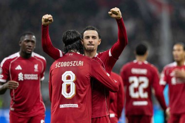 Liverpool 'dan Dominik Szoboszlai, Liverpool' dan Curtis Jones ile birlikte UEFA Şampiyonlar Ligi Maçı 'nda skor yapıyor ve kutluyor. 8 Eintracht Frankfurt' un Liverpool 'a karşı oynadığı Deutsche Bank Park, Frankfurt, Almanya, 22 Ekim 2025 