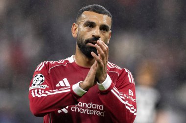 Liverpool 'dan Muhammed Salah, Liverpool Şampiyonlar Ligi Maçı' nda kazandığı 1-5 'lik galibiyeti kutluyor. 8 Eintracht Frankfurt' un Liverpool 'a karşı oynadığı Deutsche Bank Park, Almanya, 22 Ekim 2025 