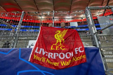 Liverpool taraftarları, Almanya 'nın Frankfurt kentindeki Deutsche Bank Park' ta 8 Eintracht Frankfurt 'un Liverpool' a karşı oynadığı maçın 3 'ünde UEFA Şampiyonlar Ligi' ne pankart asarak geldiler. 