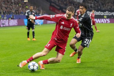 Liverpool 'lu Florian Wirtz, 22 Ekim 2025' te Frankfurt Deutsche Bank, Almanya 'da Liverpool' a karşı 8 Eintracht Frankfurt maçında Eintracht Frankfurt 'lu Nathaniel Brown' dan mal çaldı. 