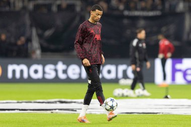 Liverpool 'dan Hugo Ekitike, Almanya' nın Frankfurt kentinde 22 Ekim 2025 'te oynanan 8 Eintracht Frankfurt maçından önce ısınmaya başladı. 