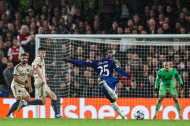 Chelsea 'den Moises Caicedo, UEFA Şampiyonlar Ligi Maçı' nda 2-0 berabere kaldı. Chelsea - Ajax Stamford Bridge, Londra, İngiltere, 22 Ekim 2025 