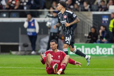 Liverpool 'dan Hugo Ekitike, 22 Ekim 2025' te Almanya 'nın Frankfurt kenti Deutsche Bank Park' ta 8 Eintracht Frankfurt 'un Liverpool' a karşı oynadığı maçın 3 'üncü gününde oynanan karşılaşma sonrasında sahada. 