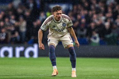 UEFA Şampiyonlar Ligi Maçı sırasında Ajax 'lı Mika Godts Stamford Köprüsü, Londra, 22 Ekim 2025' te Chelsea-Ajax maçında 