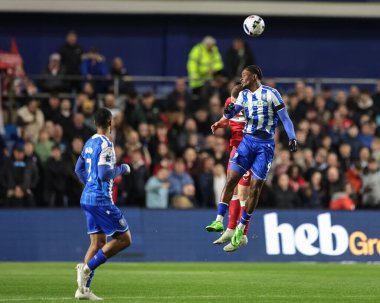 Sheffield 'li Jamal Lowe, 22 Ekim 2025' te Sheffield, Sheffield, İngiltere 'de Çarşamba günü Middlesbrough' a karşı oynanan Gökyüzü İddia Şampiyonası maçında yüksek topu kazanmak için atlıyor. 