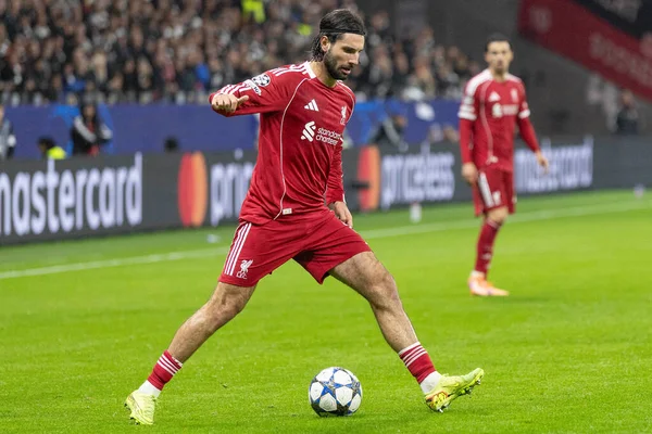 Liverpool 'dan Dominik Szoboszlai UEFA Şampiyonlar Ligi karşılaşmasında 8 Eintracht Frankfurt Liverpool' a karşı 22 Ekim 2025 Deutsche Bank Park, Frankfurt, Almanya 