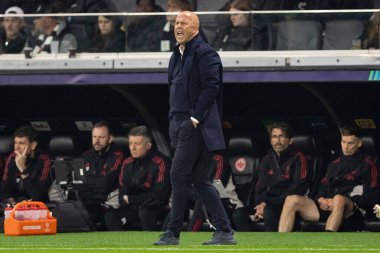 Liverpool 'un Arne Slot teknik direktörü UEFA Şampiyonlar Ligi Maçı' nda talimatları haykırıyor 8 Eintracht Frankfurt 'un 3' üncü günü Liverpool 'a karşı Deutsche Bank Park, Frankfurt, Almanya, 22 Ekim 2025 