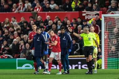 Hakem Radu Petrescu, Nottingham Ormanı 'ndan Oleksandr Zinchenko' dan UEFA Avrupa Ligi Maçı 'nda sakatlandıktan sonra maçı bırakmasını istedi. 8 Nottingham Ormanı' nın Porto 'ya açtığı 8 maçta 23 Ekim 2025' de Nottingham, İngiltere 'de oynanan City Zound' da 3. 