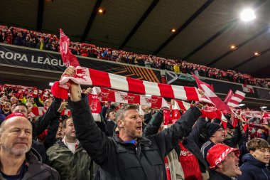 Nottingham Forest taraftarları UEFA Avrupa Ligi Maçı 'nda 8 Nottingham Ormanı' nın 3 'üncü maçında Porto' ya karşı City Ground, Nottingham, İngiltere, 23 Ekim 2025 