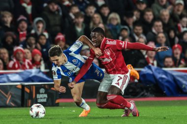 Nottingham Ormanı 'ndan Callum Hudson-Odoi, FC Porto takımından Francisco Moura ile oynanan 8 Nottingham Ormanı' nın 3. Maçı sırasında Nottingham City Ground, Nottingham, İngiltere 'de oynanan karşılaşmada faul yaptı. 