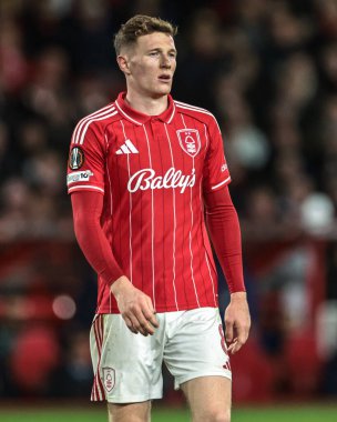 Nottingham Ormanı 'ndan Elliot Anderson UEFA Avrupa Ligi Maçı sırasında 8 Nottingham Ormanı, Porto' ya karşı City Ground, Nottingham, İngiltere, 23 Ekim 2025 