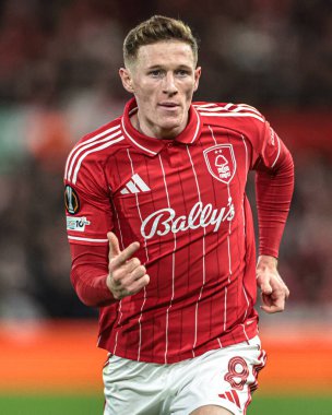 Nottingham Ormanı 'ndan Elliot Anderson UEFA Avrupa Ligi Maçı sırasında 8 Nottingham Ormanı, Porto' ya karşı City Ground, Nottingham, İngiltere, 23 Ekim 2025 