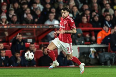 Nottingham Ormanı 'ndan Neco Williams, İngiltere' nin Nottingham şehrinde 23 Ekim 2025 'te oynanan 8 Nottingham Ormanı' nın 3 'üncü maçında topa vuruyor. 