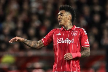 Nottingham Ormanı 'ndan Igor Jesus takımına UEFA Avrupa Ligi Maç Maçı' nda talimatları veriyor. 8 Nottingham Ormanı 'nın 3' üncü günü, Nottingham City Ground, İngiltere, 23 Ekim 2025 'te Porto' ya karşı. 