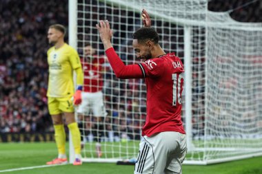 Manchester United takımından Matheus Cunha, Manchester United ve Hove Albion maçında 25 Ekim 2025 tarihinde Old Trafford, Manchester, İngiltere 'de oynadığı Premier League maçında gol atma şansını kaçırdıktan sonra tepki gösterdi.