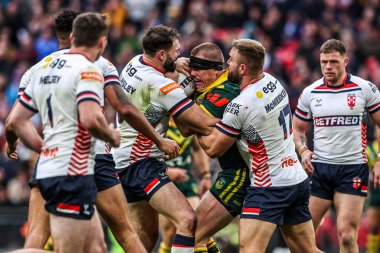 Avustralyalı Lindsay Collins, İngiltere 'den Alex Walmsley ve İngiltere' den Mike McMeeken tarafından Wembley Stadyumu, Londra, İngiltere 'den 25 Ekim 2025' de Avustralya 'ya karşı yapılan The Ashes Serisi 2025' te yenildi.