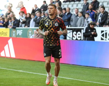 Newcastle United 'dan Kieran Trippier Premier League maçında maç öncesi ısınma oturumunda Newcastle United Fulham' a karşı St. James 's Park, Newcastle, İngiltere, 25 Ekim 2025
