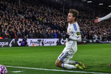 Leeds United takımından Brenden Aaronson, 24 Ekim 2025 'te İngiltere' nin Leeds Road kentinde oynanan Premier League maçı Leeds United - West Ham United maçında 1-0 berabere kalma golünü kutluyor. 