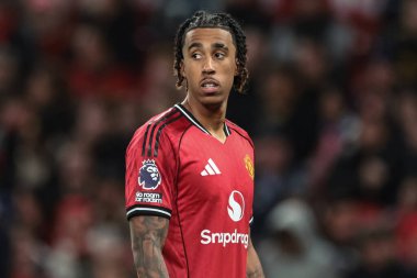 Manchester United, Manchester United ile Brighton ve Hove Albion maçlarında Manchester United 'ın 25 Ekim 2025 tarihinde Old Trafford, Manchester' da oynadığı maçta Leny Yoro 