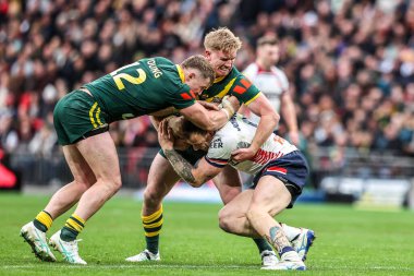 İngiltere 'den Tom Johnstone Avustralya' dan Hudson Young ve Avustralya 'dan Tom Dearden tarafından Wembley Stadyumu' nda 25 Ekim 2025 'te oynanan The Ashes Serisi 2025 İngiltere - Avustralya maçında yenildi.