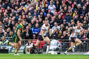 İngiltere 'den Jake Wardle, 25 Ekim 2025' te Wembley Stadyumu 'nda Avustralya' ya karşı oynanan The Ashes Serisi 2025 'te topu aldı.