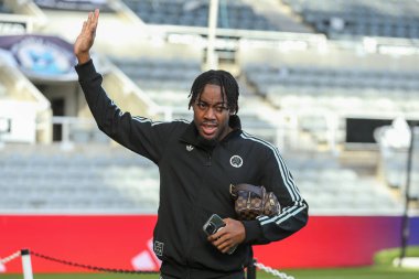 Newcastle United takımından Anthony Elanga, 25 Ekim 2025 'te St. James' s Park, Newcastle, İngiltere 'de oynanan Premier League karşılaşmasında Newcastle United' a karşı Fulham 'ın önünde geldi.