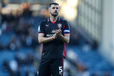 Southampton 'dan Jack Stephens, 25 Ekim 2025' te Ewood Park, Blackburn, İngiltere 'de oynanan Blackburn Rovers-Southampton maçından 2-1 mağlubiyet sonra taraftarlarını alkışladı. 