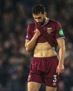 West Ham United takımının oyuncusu Max Kilman, 24 Ekim 2025 'te İngiltere' deki Elland Road 'da oynanan Premier League maçında Leeds United ile West Ham United karşılaşmasını izledi. 