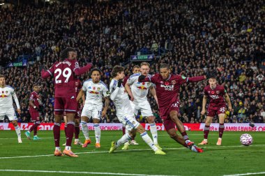 Leeds United takımından Brenden Aaronson Premier League maçında 1-0 berabere kaldı. Leeds United, West Ham United 'a karşı Elland Road, Leeds, İngiltere, 24 Ekim 2025 