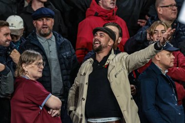 West Ham taraftarları Premier Lig maçı sırasında Leeds United ile West Ham United arasındaki Elland Road, Leeds, İngiltere 'de 24 Ekim 2025  