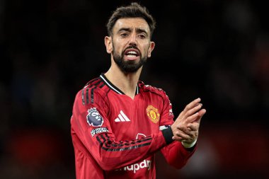 Manchester United takımından Bruno Fernandes, 25 Ekim 2025 'te Old Trafford, Manchester, Birleşik Krallık' ta oynanan Premier League karşılaşmasında skoru 3-2 'ye çektikten sonra tepki gösterdi. 