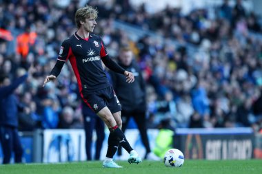 Southampton 'dan Mads Roerslev, Blackburn, Birleşik Krallık' ta Blackburn Park 'ta Blackburn Rovers ile Southampton arasındaki Gökyüzü İddia Şampiyonası maçında topu ileri atıyor. 