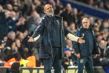 West Ham United takımının teknik direktörü Nuno Espirito Santo, 24 Ekim 2025 tarihinde İngiltere 'nin Leeds şehrinde oynanan Premier League maçında Leeds United ile West Ham United maçında tepki gösterdi.