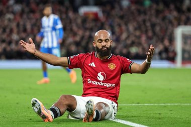 Manchester United 'dan Bryan Mbeumo penaltı istiyor ama hakem Anthony Taylor Premier Lig maçında el sallıyor Manchester United, Brighton ve Hove Albion' a karşı Old Trafford, Manchester, İngiltere, 25 Ekim 2025 'de   