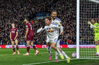 Leeds United takımından Brenden Aaronson, 24 Ekim 2025 'te İngiltere' nin Leeds Road kentinde oynanan Premier League maçı Leeds United - West Ham United maçında 1-0 berabere kalma golünü kutluyor. 