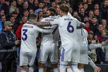 Leeds United takımından Brenden Aaronson, 24 Ekim 2025 'te İngiltere' nin Leeds Road kentinde oynanan Premier League maçı Leeds United - West Ham United maçında 1-0 berabere kalma golünü kutluyor. 