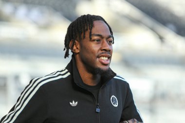 Newcastle United takımından Anthony Elanga, 25 Ekim 2025 'te St. James' s Park, Newcastle, İngiltere 'de oynanan Premier League karşılaşmasında Newcastle United' a karşı Fulham 'ın önünde geldi. 