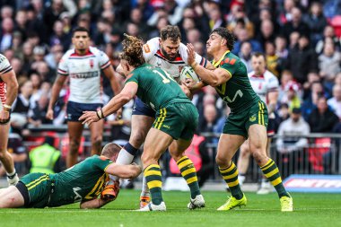 İngiltere 'den Alex Walmsley, 25 Ekim 2025' te Wembley Stadyumu 'nda Avustralya' ya karşı oynanan Küller Serisi 2025 'te mücadele etti.
