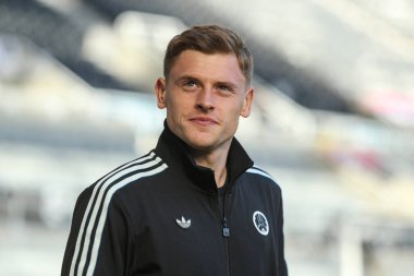 Newcastle United takımından Harvey Barnes, 25 Ekim 2025 'te St. James' s Park, Newcastle, İngiltere 'de oynanan Premier League karşılaşması öncesinde geldi. 
