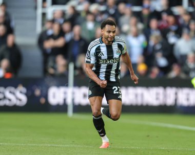 Newcastle United 'dan Jacob Murphy Premier League maçı sırasında St.James' s Park 'ta Newcastle United' a karşı, 25 Ekim 2025