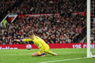 Manchester United 'dan Casemiro, Premier League maçında Brighton & Hove Albion kalecisi Bart Verbruggen' ı 2-0 yenerek Old Trafford, Manchester, İngiltere 'de oynanan Brighton ve Hove Albion maçında gol attı.