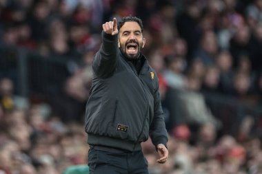 Manchester United 'ın teknik direktörü Ruben Amorim, Manchester United ile Brighton ve Hove Albion maçında Old Trafford, Manchester, İngiltere' de 25 Ekim 2025 tarihinde teknik alanda tepki gösterdi.