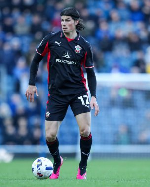 Southampton 'dan Ronnie Edwards, Blackburn Park, İngiltere' de Blackburn 'de Blackburn Rovers ve Southampton maçında topu ayaklarının dibine aldı. 