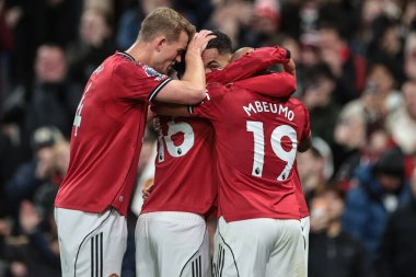 Manchester United takımından Matheus Cunha, Manchester United ve Hove Albion maçında takım arkadaşlarıyla 25 Ekim 2025 'te Old Trafford, Manchester' da oynanan Premier League maçında 1-0 'lık galibiyetini kutluyor. 
