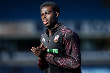 Southampton 'dan Joshua Quarshie, Blackburn Park' ta Blackburn, İngiltere 'de Blackburn' e karşı Blackburn Rovers-Southampton Gökyüzü İddia Şampiyonası karşılaşması öncesinde ısınıyor. 