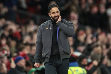 Manchester United 'ın Ruben Amorim teknik direktörü Manchester United, Manchester United ve Hove Albion' a karşı oynanan Premier League maçı sırasında Manchester United 'dan Bryan Mbeumo' nun 4-2 kazanmasını kutluyor.