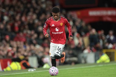 Manchester United takımından Amad Diallo, Manchester United ve Hove Albion maçında 25 Ekim 2025 'te Old Trafford, Manchester' da topa vurdu. 