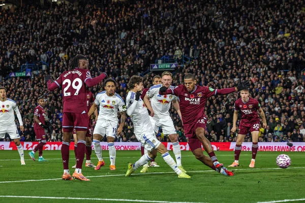 Leeds United takımından Brenden Aaronson Premier League maçında 1-0 berabere kaldı. Leeds United, West Ham United 'a karşı Elland Road, Leeds, İngiltere, 24 Ekim 2025 